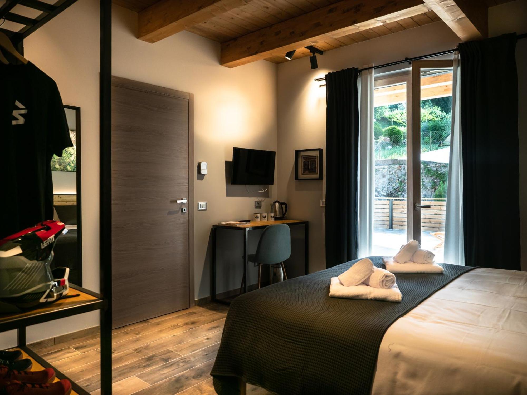 Sleep 'N' Ride Massa Marittima Hotel Exterior photo